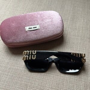 MiuMiu Sunglassess